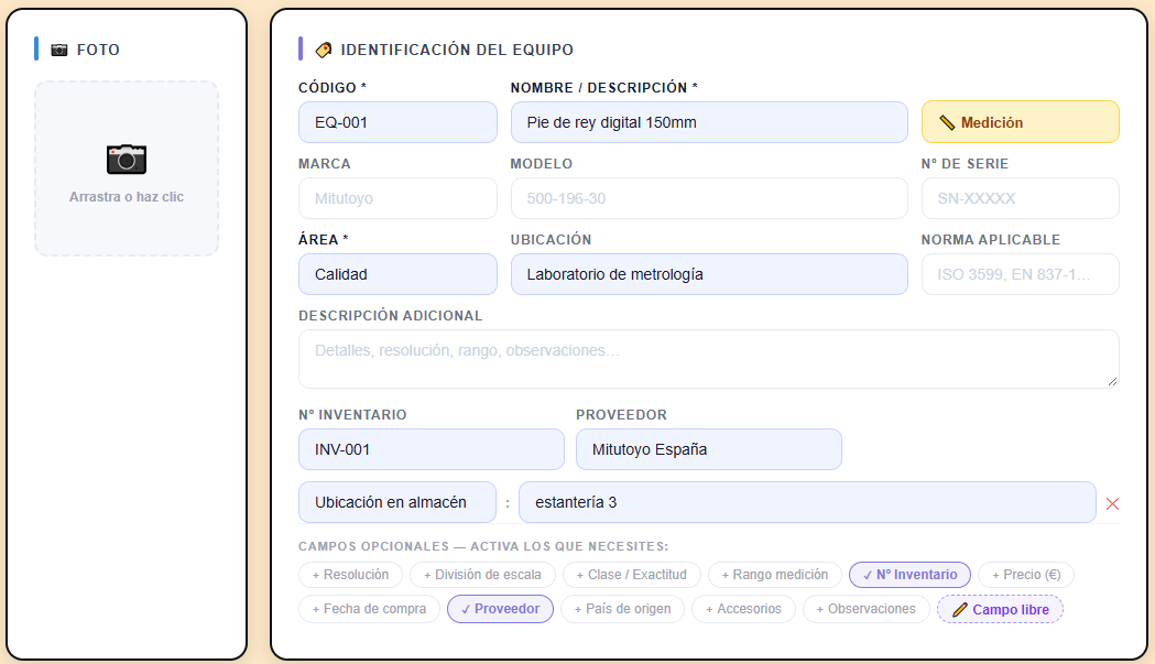 Campos opcionales y botón «Campo libre» en la ficha del equipo